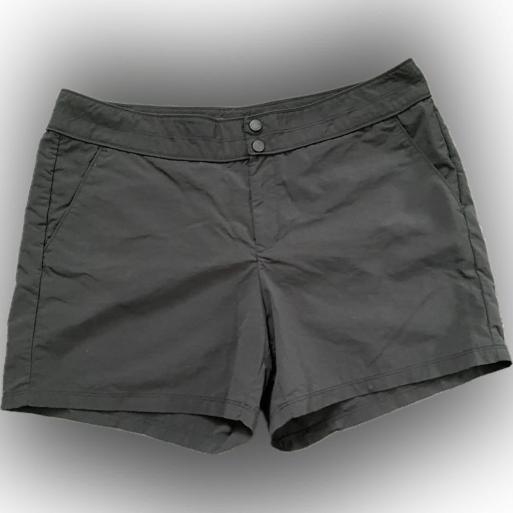 Eddie Bauer Nylon Activewear Shorts - Size 14
- EUC